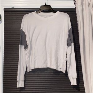 White and Grey Slightly cropped hollister top